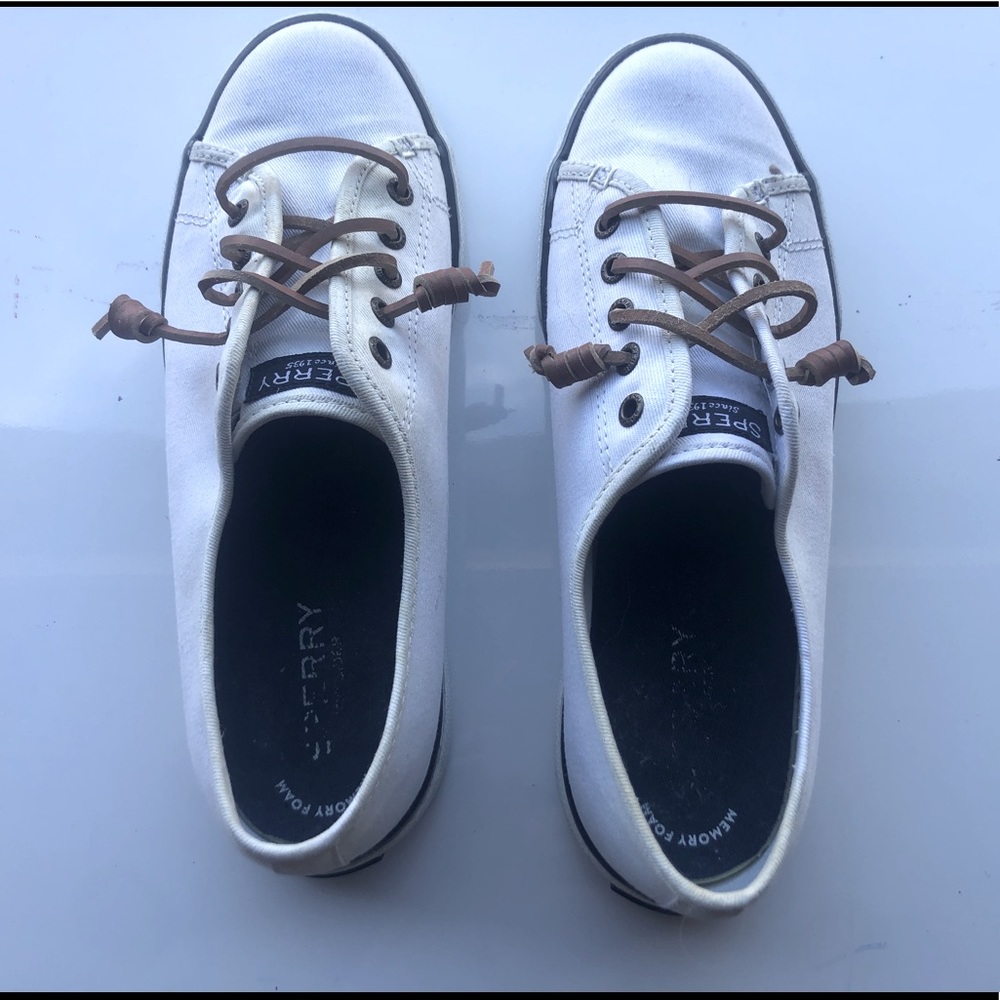 Women’s sperry shoes size 7.5 white boat shoes